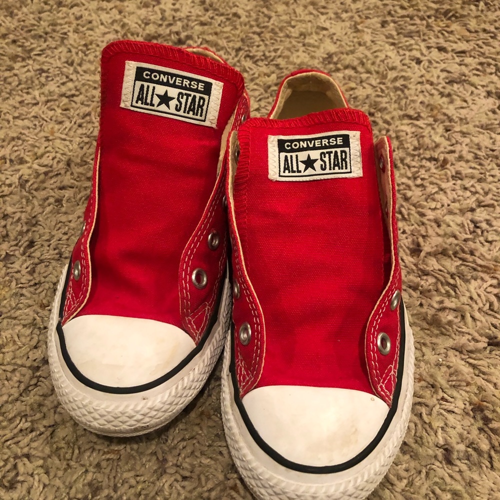 Converse Girls Size 2 (no shoe strings)